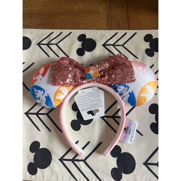 Disney Vacation Club The Villas At Disneyland Hotel Sequin Minnie Mouse Ears NWT - Picture 1 of 3